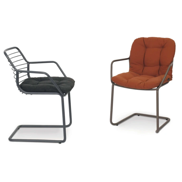 Claris Freischwinger von Fischer Möbel – eleganter Outdoor Dining Stuhl mit freischwingendem Metallgestell und optionaler Polsterung für hohen Sitzkomfort im Außenbereich