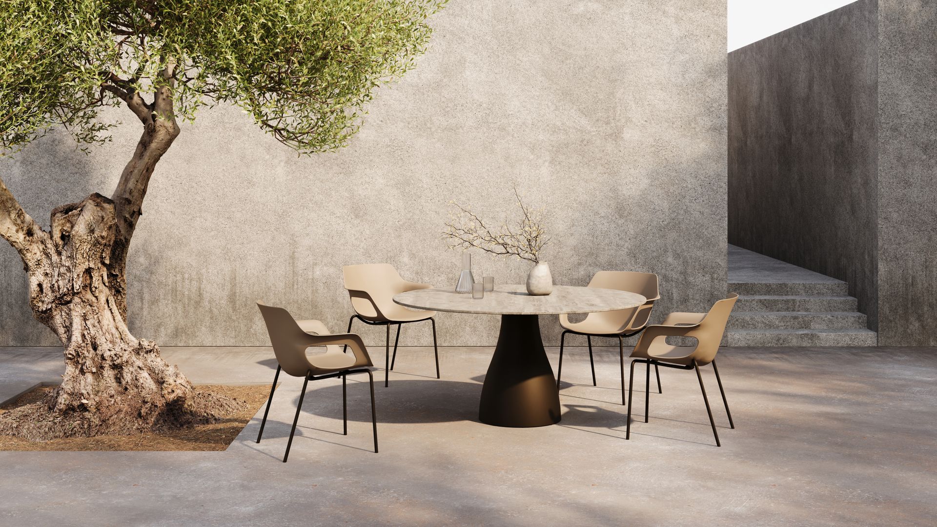 Monroe Säulentisch in Dark Bronze mit FM-Ceramtop-Platte, umgeben von Tempus Schalensesseln in Espresso und Dark Bronze auf einer Terrasse.